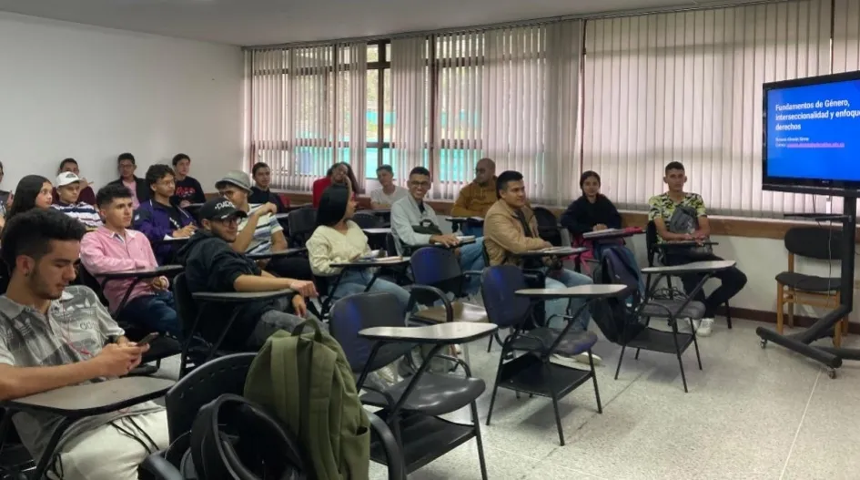 Estudiantes de la Universidad de Caldas en la cátedra piloto de Fundamentos de género, interseccionalidad y enfoque de derechos.