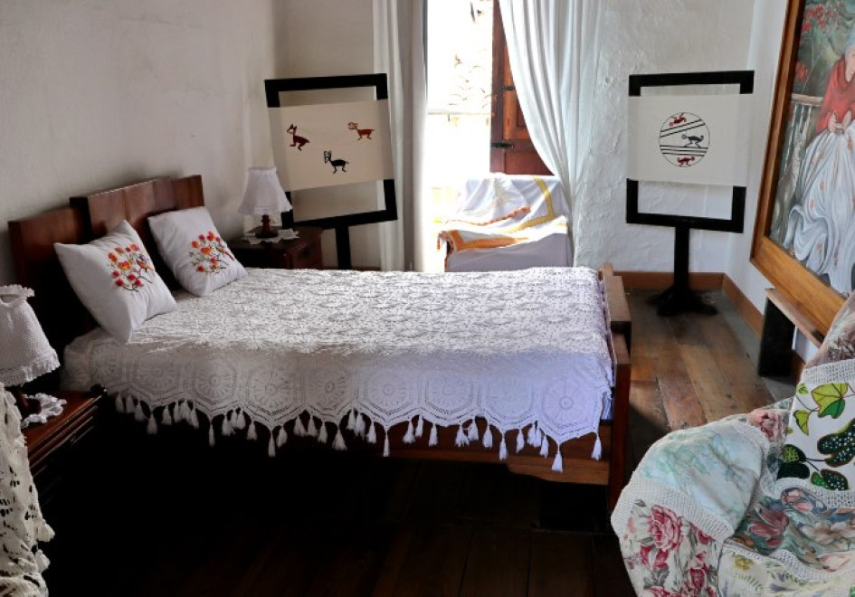 Las piezas de ropa para cama que estuvieron en la exposición durante la Semana Santa.