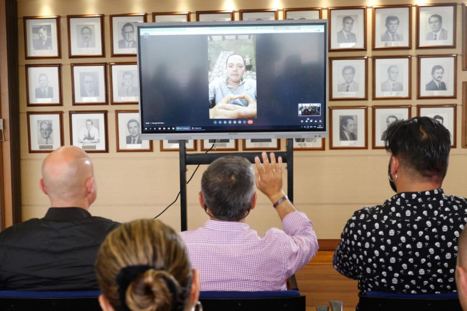 El alcalde de Manizales, Carlos Mario Marín Correa, se conectó de manera virtual con su gabinete para un Consejo Directivo de la Administración municipal en el que se evalúa la actividad reciente del volcán Nevado del Ruiz. 