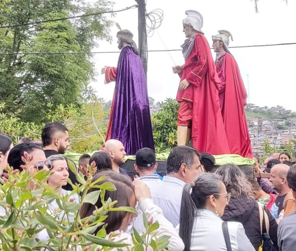 Viacrucis en Neira.