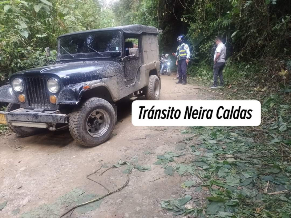 Cuando las unidades de tránsito arribaron al sitio del accidente, encontraron solo a la mujer herida. El conductor de la moto implicada en el choque huyó.