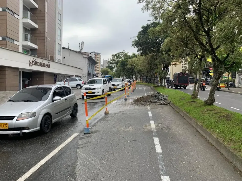 El daño en la red de acueducto está en la avenida Santander entre calles 46 y 47.