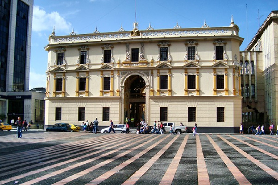 El señalado hacía parte de una lista de 20 empleados que no tenían los papeles al día. Solamente él no supo justificar el error.