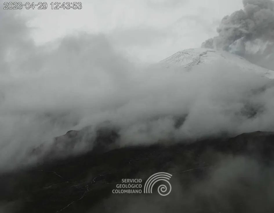 Debido a la neblina, es poca la visibilidad del Nevado del Ruiz este sábado. Así se observa desde el cerro Gualí. 
