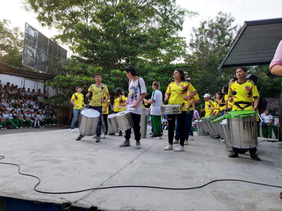 La Batucada rindió homenaje con una presentación musical.