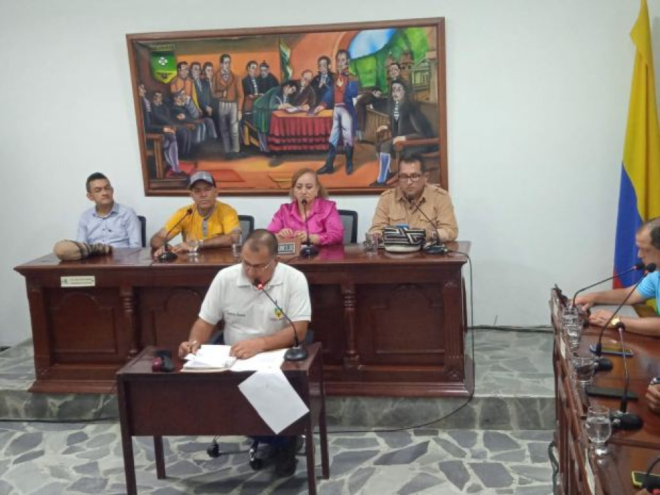 Presentación en el Concejo de Manzanares de la propuesta de ampliación de cobertura técnica y tecnológica con la U. de Caldas.