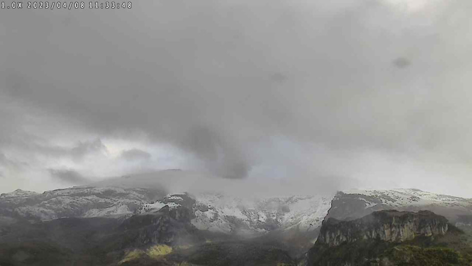 El volcán Nevado del Ruiz este sábado, vista del SGC desde el sector de Piraña - Azufrado.