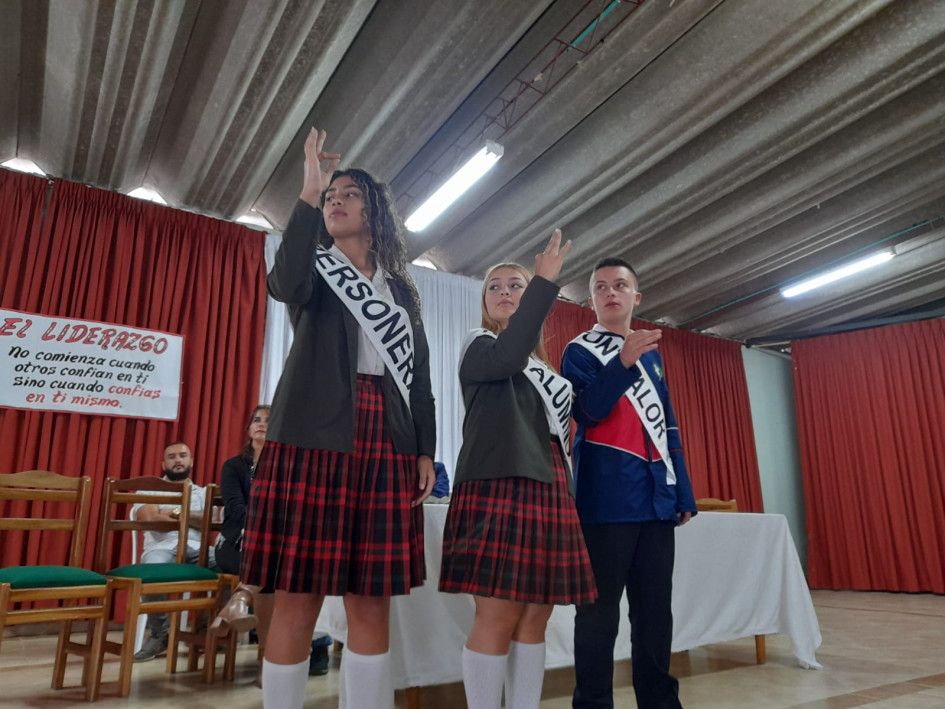 Paulina Morales Gómez, Manuela Vasco y Steveen Rendón durante la posesión del Gobierno.