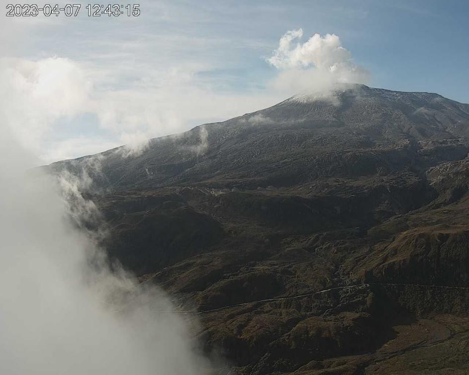 Así se ve el volcán Nevado del Ruiz este viernes. 