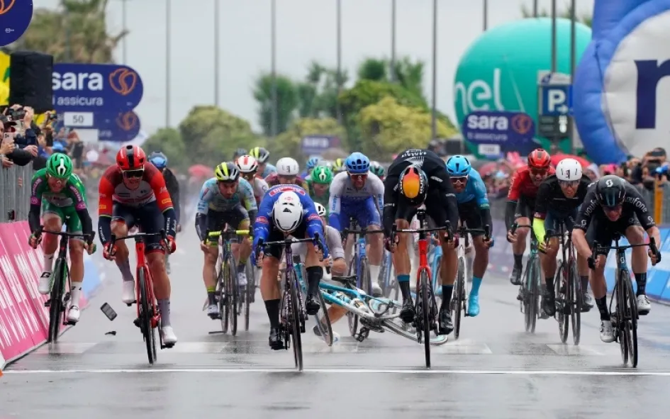 Llegada de la quinta etapa del Giro de Italia, que ganó Kaden Groves, del Alpecin Deceuninck.