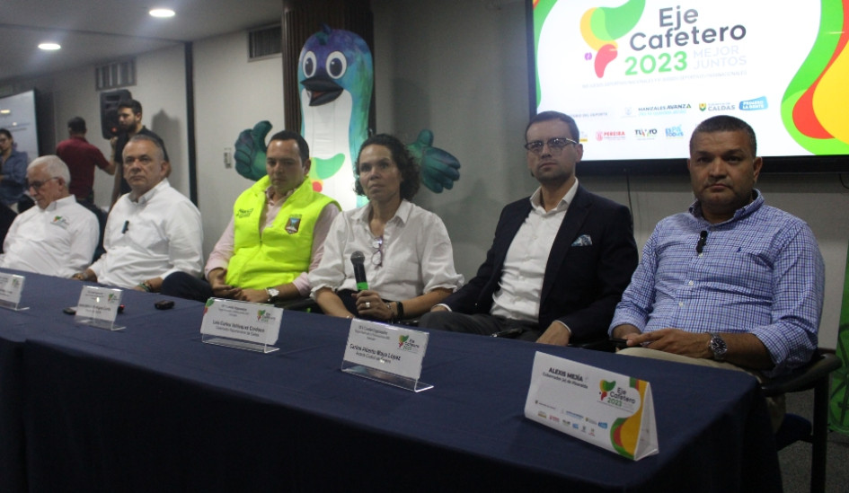 De izquierda a derecha, en la mesa principal del Comité de Juegos, Baltazar Medina, director de los JJ.NN.; José Manuel Ríos, alcalde de Armenia; Carlos Mario Marín, alcalde de Manizales; Astrid Bibiana Rodríguez, ministra del Deporte; Luis Carlos Velásquez, gobernador de Caldas, y Carlos Maya, alcalde de Pereira.