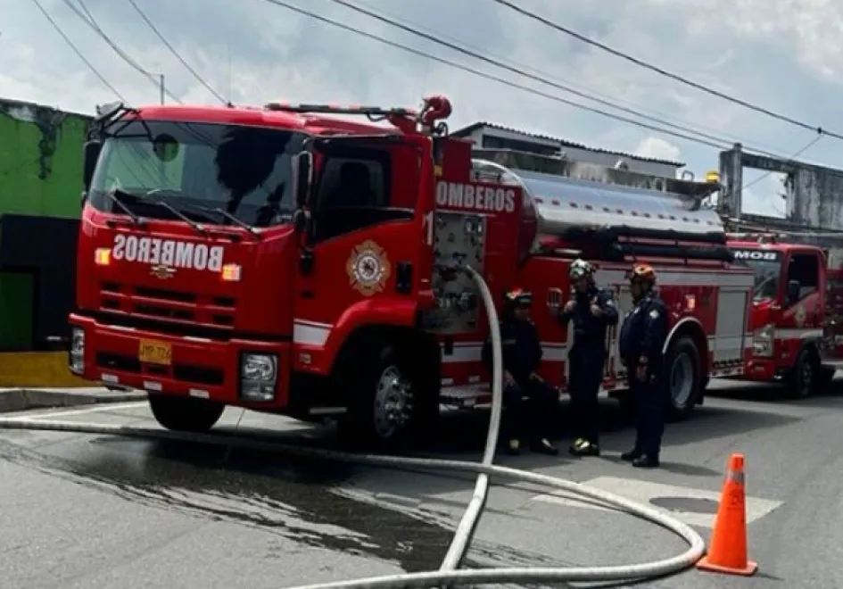 Vehículo extintor del Cuerpo Oficial de Bomberos de Manizales. 