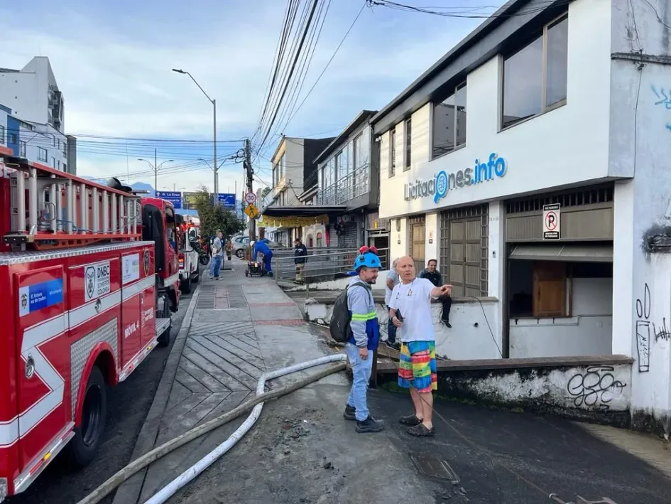 Cerca del Batallón Ayacucho se presenta el daño de una tubería.