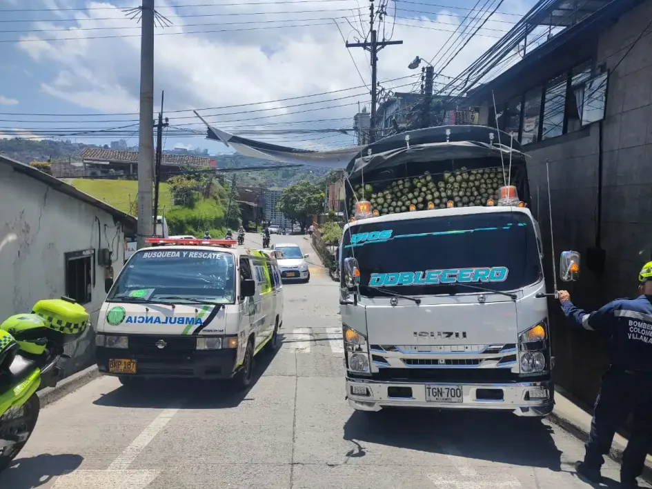 Camión arrolló a motociclista y luego chocó contra una vivienda en Villamaría