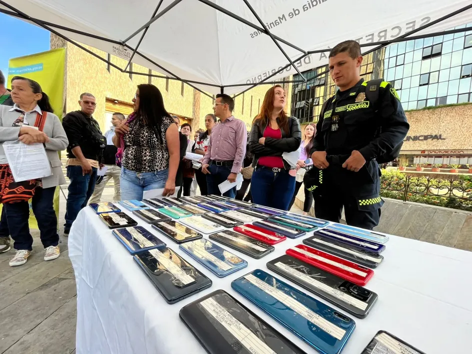 Policía entrega 35 celulares robados o extraviados en Manizales