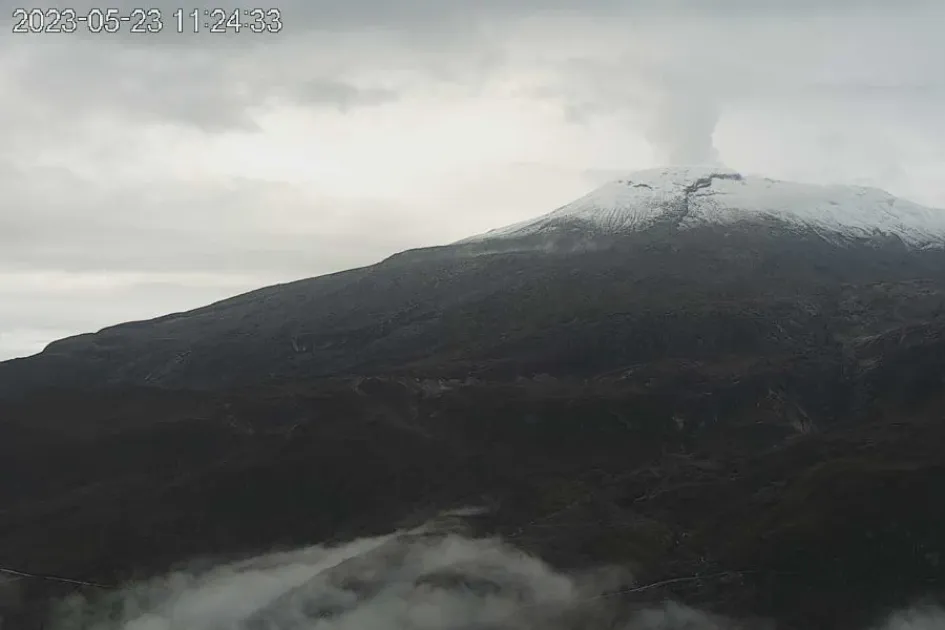 Volcán Nevado del Ruiz este martes, 23 de mayo, visto desde el cerro Gualí. 