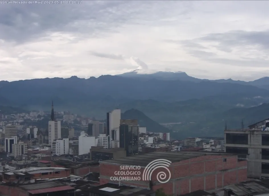 Así se ve el volcán Nevado del Ruiz este miércoles desde el Observatorio Vulcanológico y Sismológico Manizales.