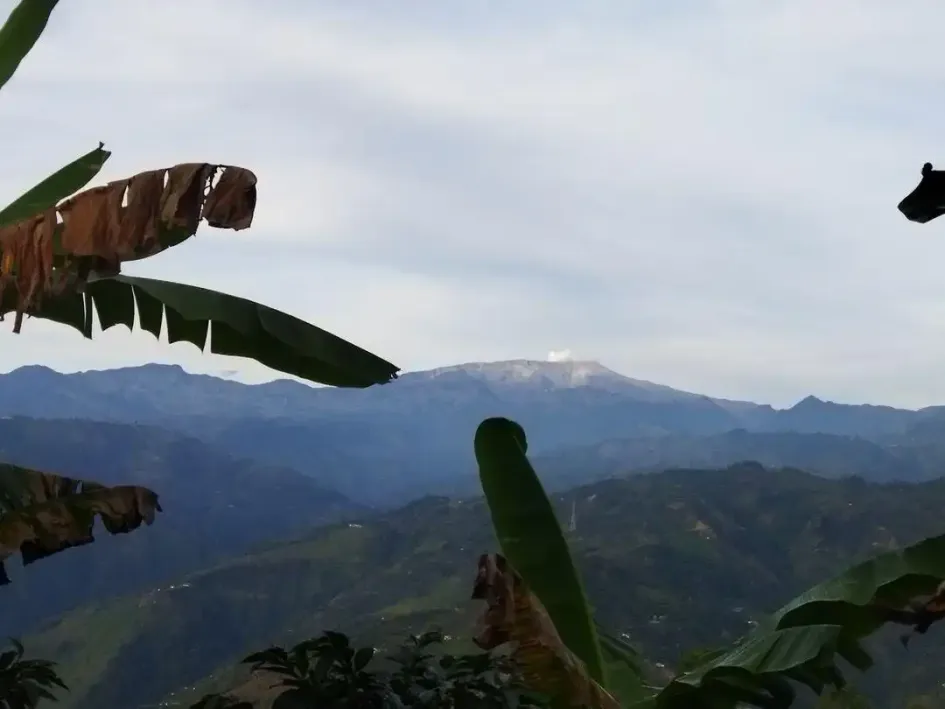 El volcán Nevado del Ruiz este martes, 9 de mayo, desde Fresno (Tolima). 