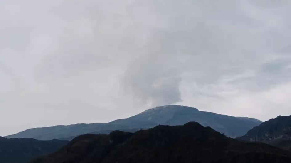 El volcán Nevado del Ruiz desde el sector del cruce de Brisas-Murillo, el 13 de mayo