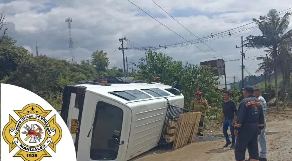 El vehículo que se volcó en la vía a Maltería, cerca de la Industria Licorera de Caldas. 