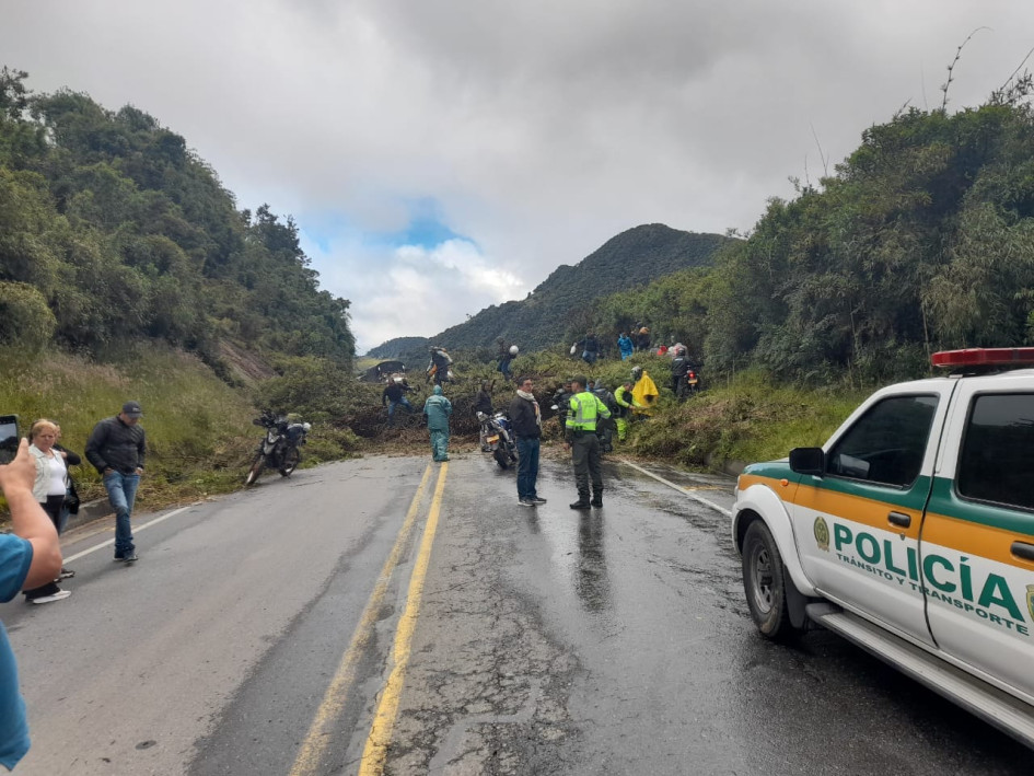 El derrumbe ocurrió en el sector de El Ocho, en la vía Manizales - Bogotá.