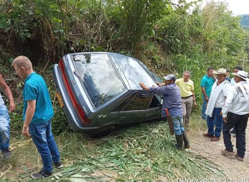 El accidente ocurrió pasado el mediodía de este sábado en la vereda El Carmelo Bajo de Anserma (Caldas).