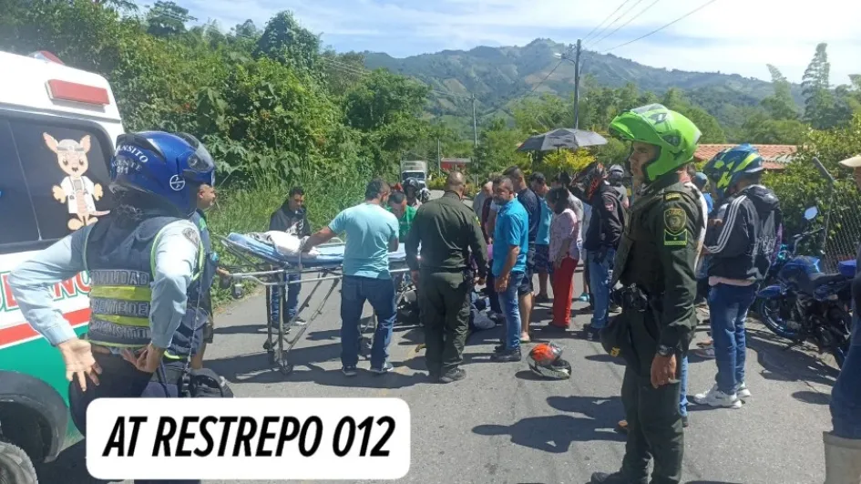 Un motociclista lesionado tras chocar contra un campero en la vía Neira-Aranzazu