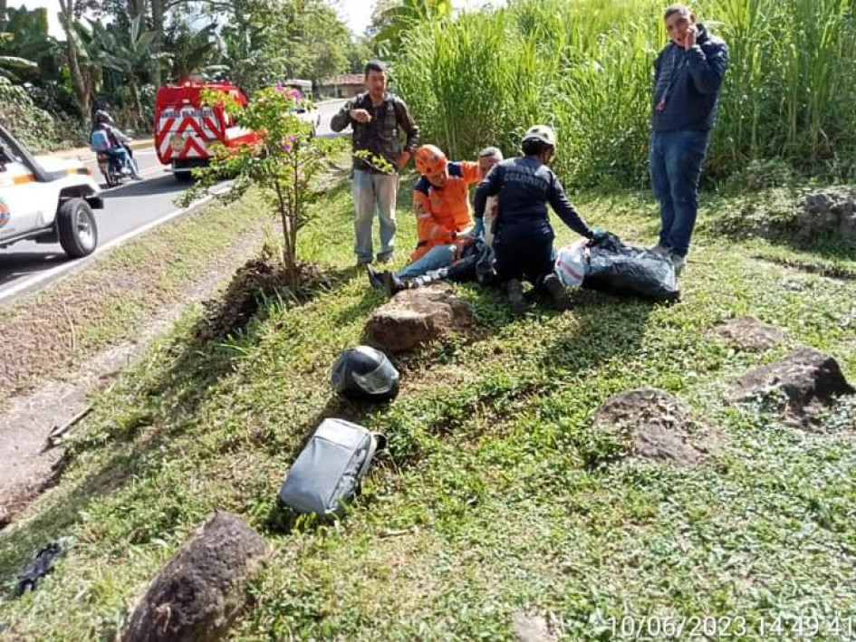 Un hombre resultó herido tras salirse de la vía en su moto en Anserma (Caldas).