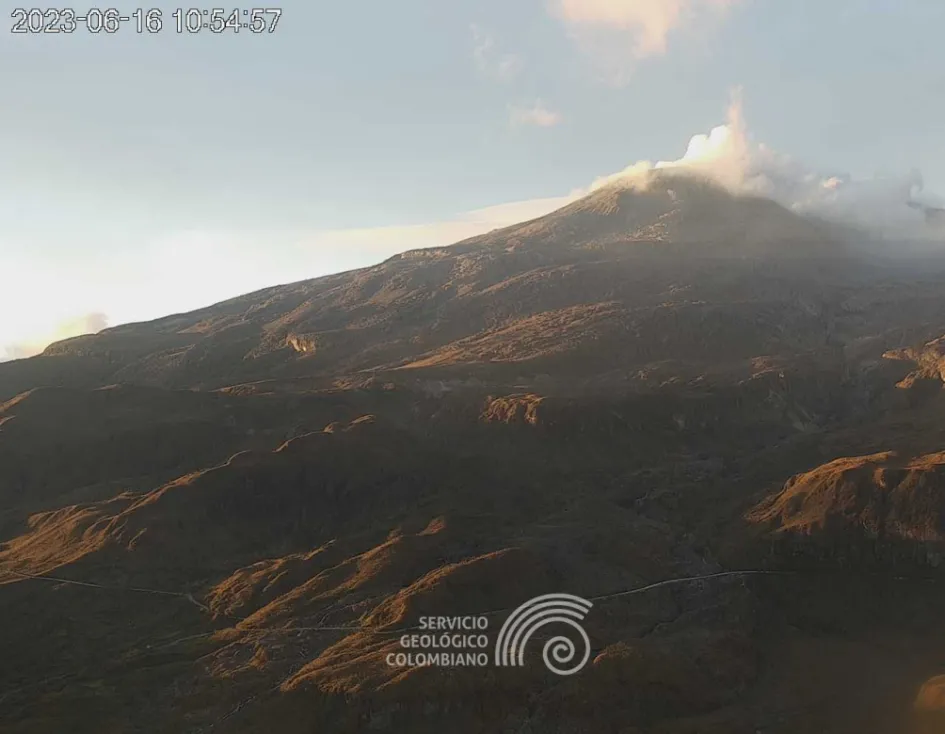 Vista del volcán Nevado del Ruiz ayer desde el cerro Gualí. 