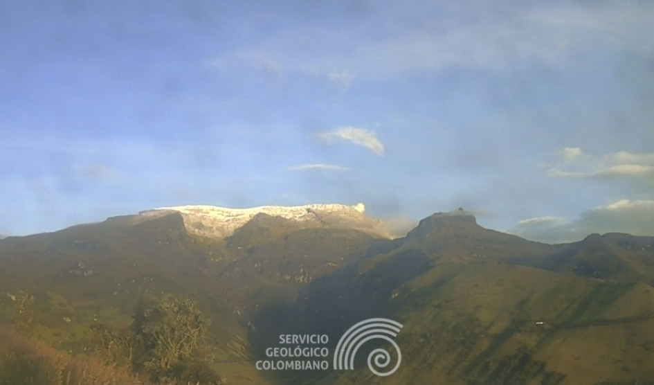 Estado del volcán Nevado del Ruiz en la mañana de este 11 de junio desde el sector de Pitayó y el río Lagunilla.