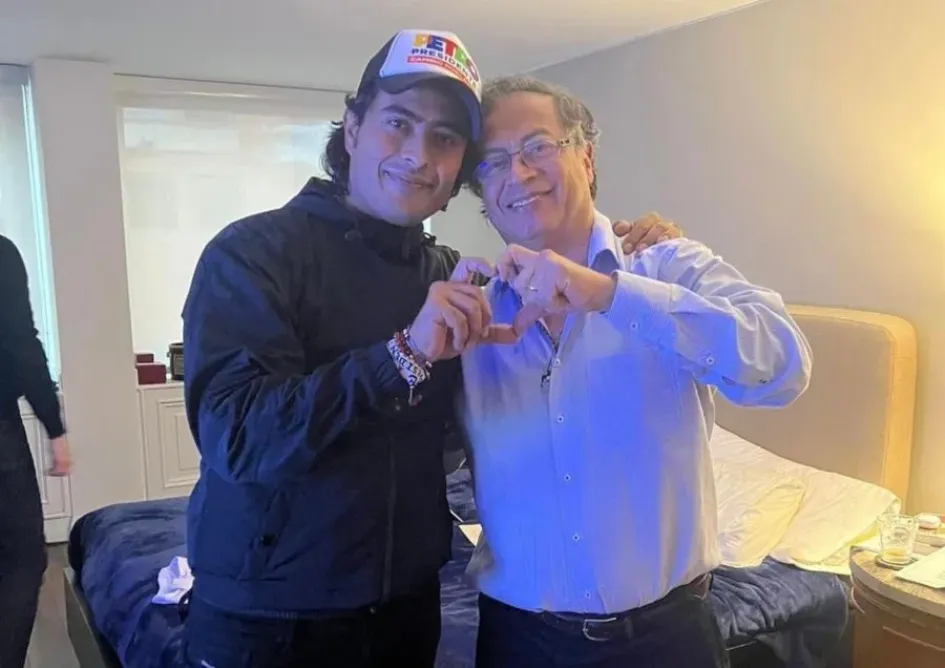 El presidente Gustavo Petro con su hijo mayor Nicolás Petro Burgos