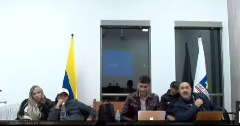 Daysuris Vásquez y Nicolás Petro Burgos en el búnker de la Fiscalía en Bogotá.