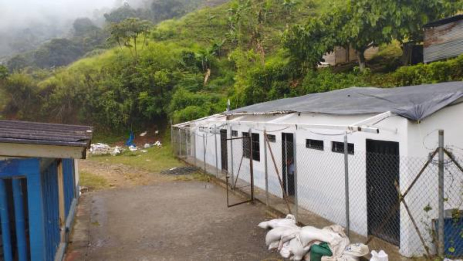 Las obras en la escuela de la vereda La Tolda, zona rural de Anserma, están suspendidas. Comunidad exige que la reactivación sea pronta.