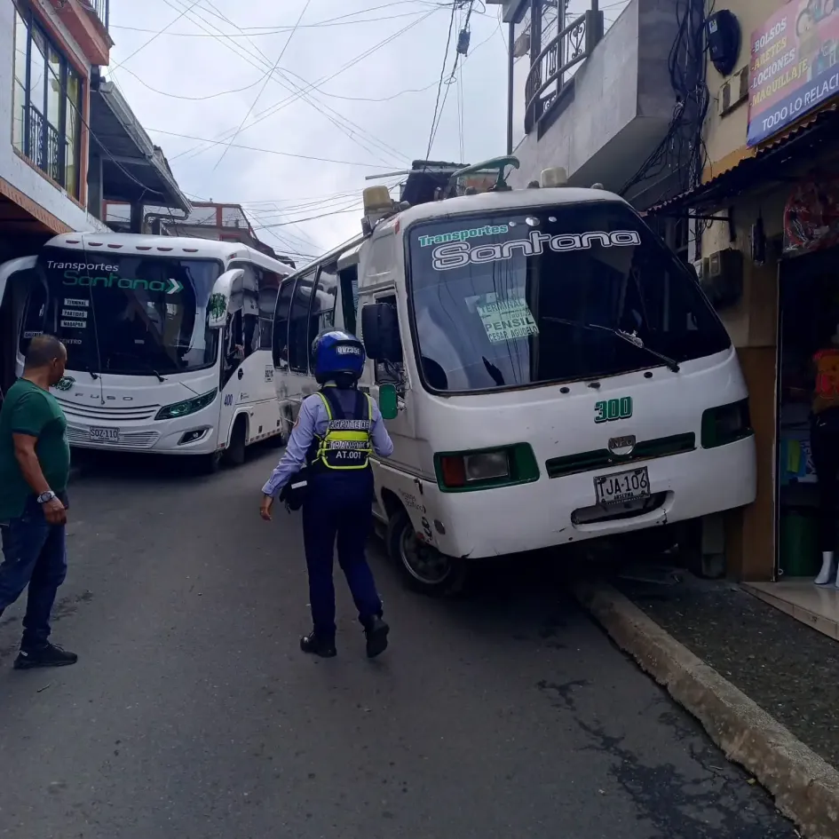 Así quedó la buseta en Anserma.