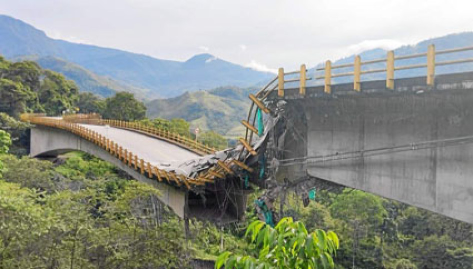 Foto | Tomada del Twitter @Inviasofical  El viaducto de Los Grillos se desplomó ayer. La Vía al Llano está cerrada desde el jueves debido a un derrumbe de tierra y piedras causado por el temblor de magnitud 6,1 que sacudió ese día al centro de Colombia.