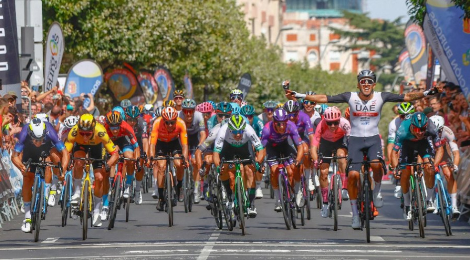 El colombiano Juan Sebastián Molano gana al sprint y es primer líder de la Vuelta a Burgos