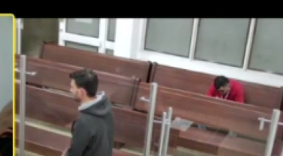 Foto| LA PATRIA  El procesado, de 36 años, se mostró intranquilo y estresado durante la diligencia. Caminaba de lado a lado mientras el fiscal explicaba por qué debían encerrarlo.