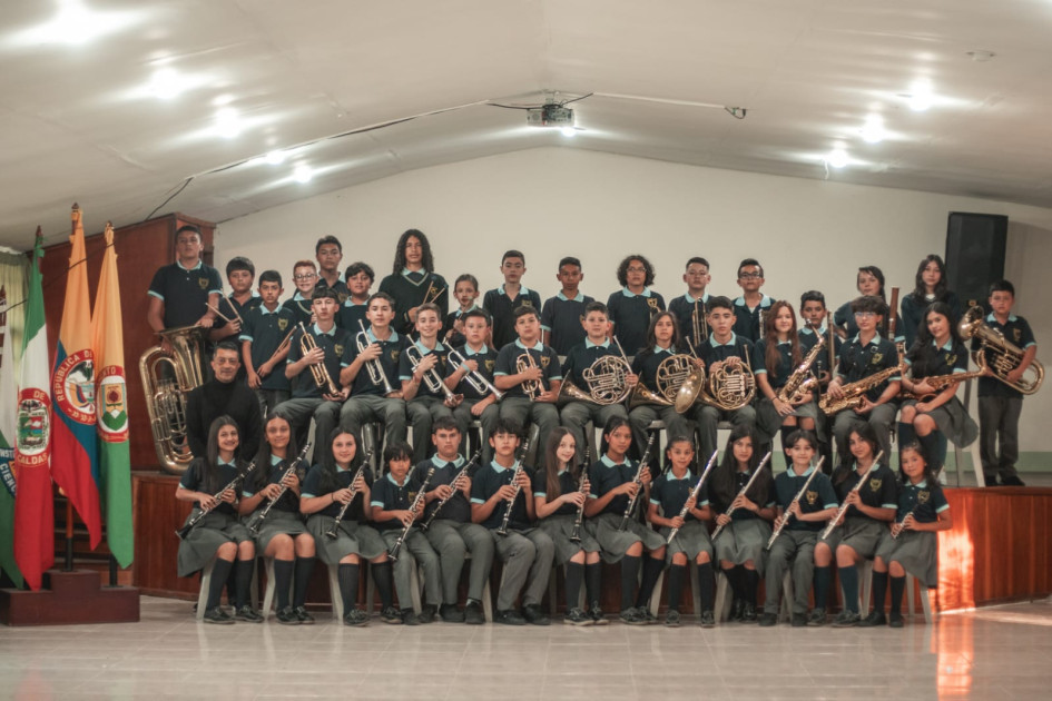 La banda de la Institución Educativa Neira.