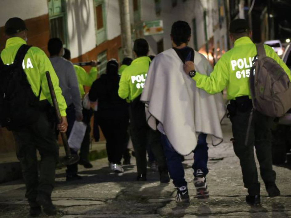 Distribuían aproximadamente 500 dosis diarias de marihuana y bazuco en los parques de los municipios y fincas aledañas, logrando percibir cerca de 10 millones de pesos mensuales.