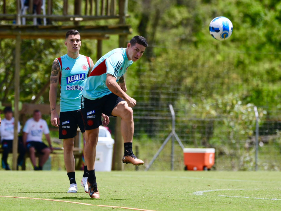 James Rodríguez y Mateus Uribe, titulares hoy con Colombia ante Ecuador por la cuarta jornada de la Eliminatoria al Mundial.