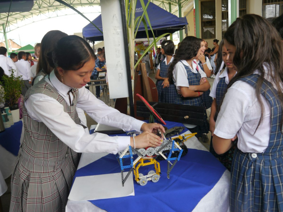 Los jóvenes estuvieron creativos con sus proyectos. Hubo de robótica, alimentación y productos agrícolas.