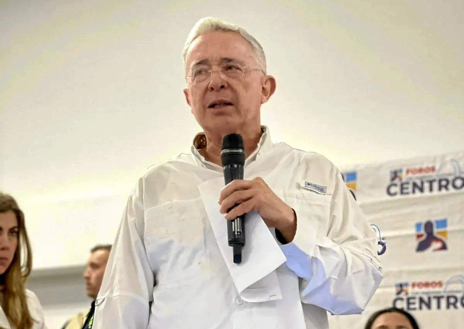 Álvaro Uribe Vélez.
