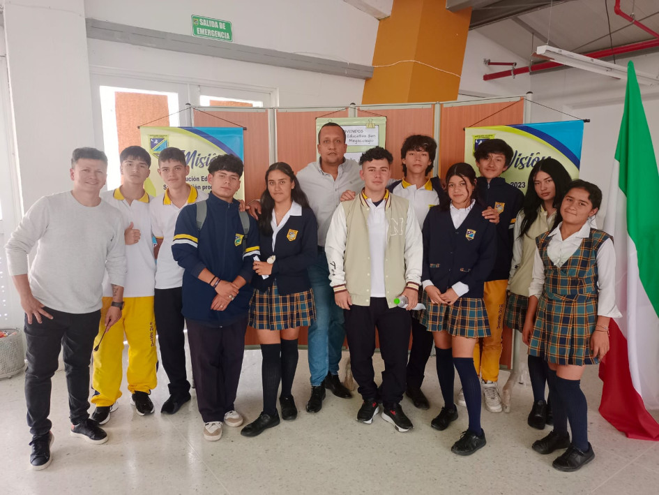 La banda del colegio les regaló a los presentes dos piezas musicales.