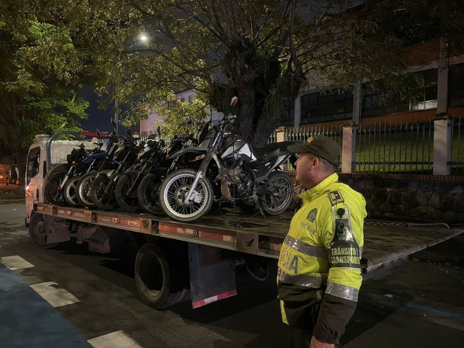 Los motociclistas aseguran que la inmovilización continua de las motos obedece más a negocio que a prevención.