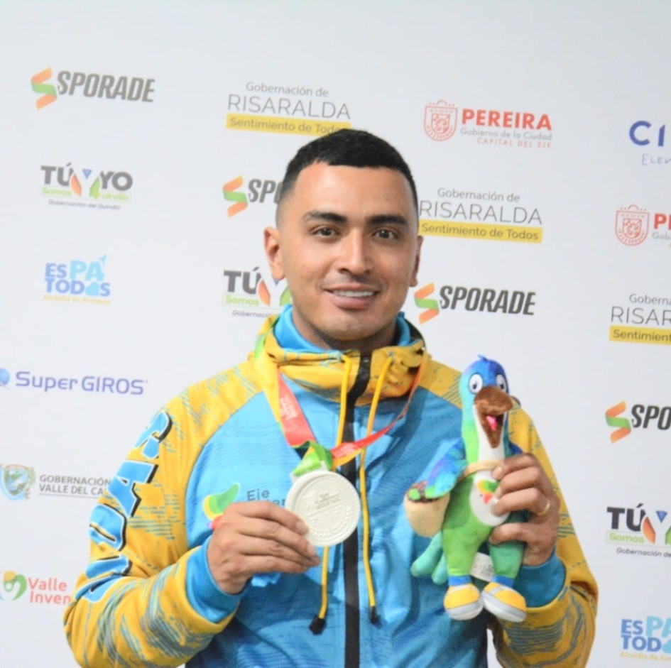 Huberney Cataño, de Caldas, se queda con la plata en el billar a tres bandas