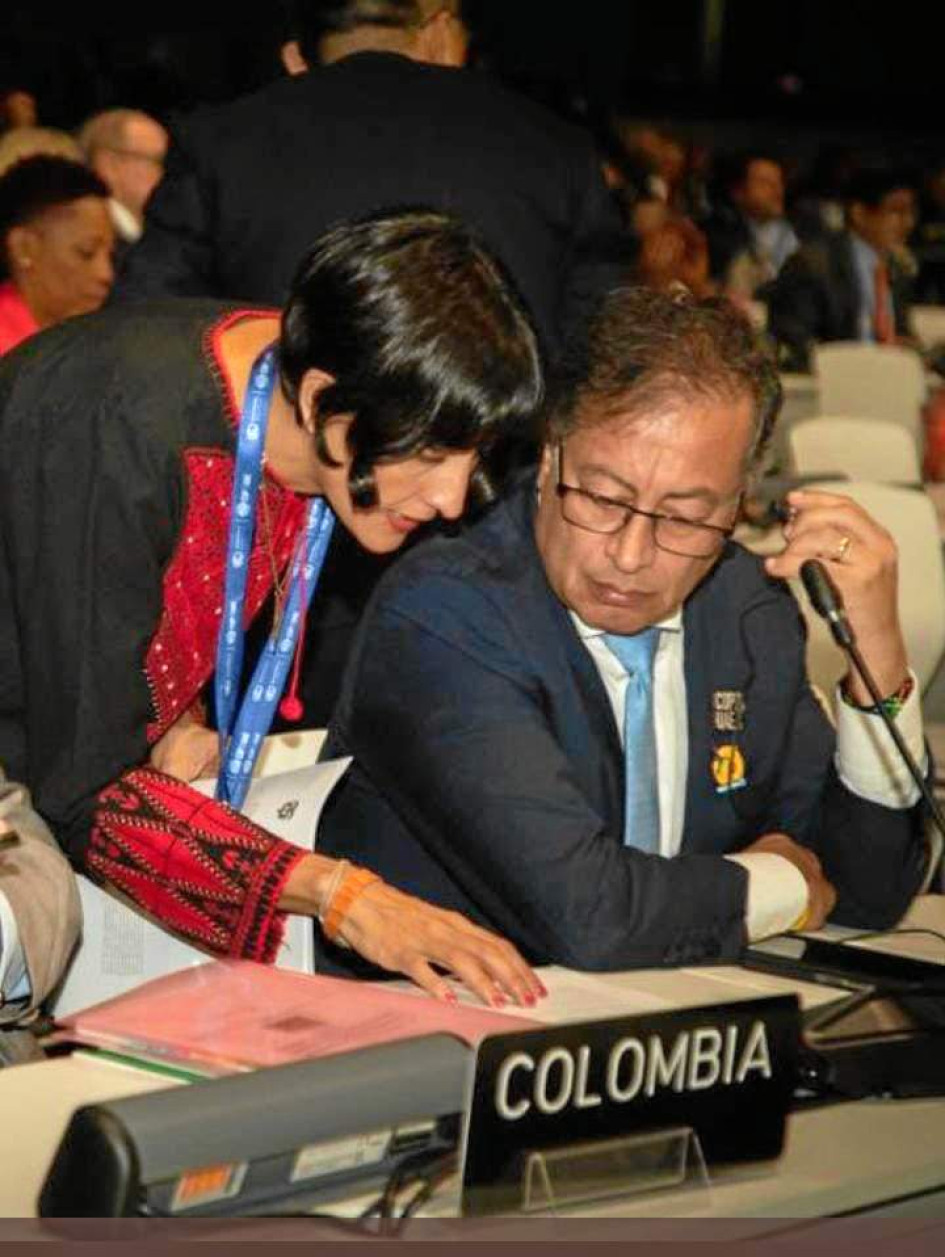 Foto / @susanamuhamad / LA PATRIA  La ministra de Ambiente, Susana Muhamad, acompaña al presidente, Gustavo Petro, en Dubái.