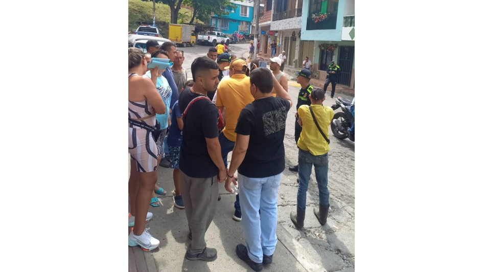 Momento en que algunos habitantes del corregimiento de Arauca se opusieron a la ejecución de trabajos en la calle 8.