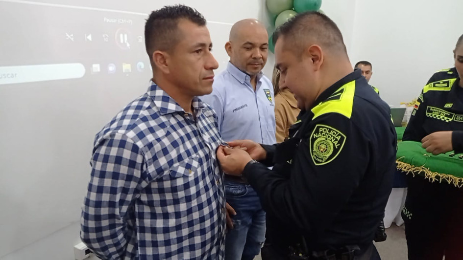 La Policía Caldas condecoró a los 10 mejores presidentes de Juntas de Acción Comunal por su compromiso, labor solidaria y aporte a la seguridad.