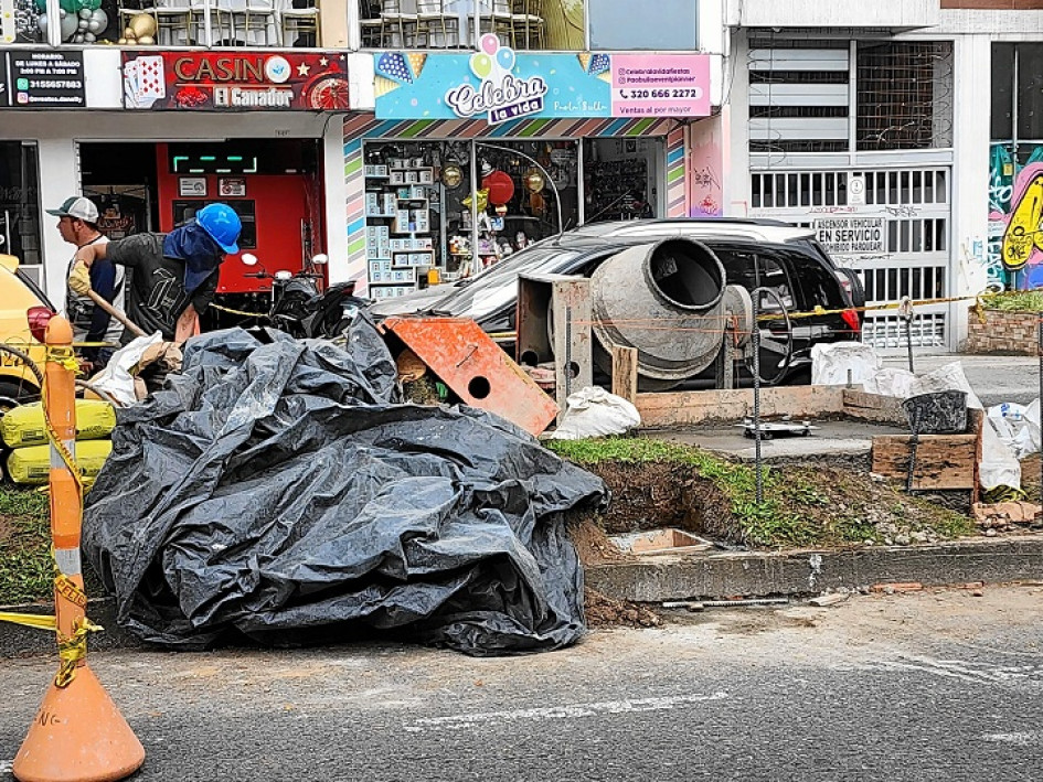 En la avenida Santander de Manizales, la Alcaldía ha hecho por estos días obras para la instalación de equipos de fotomultas.