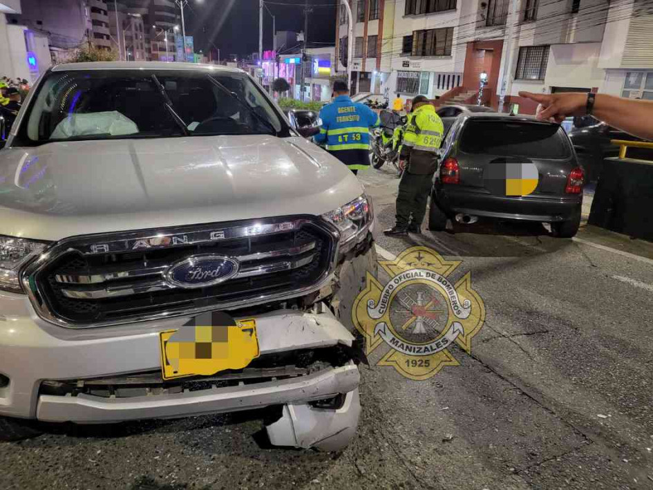 Los dos carros involucrados en el accidente de tránsito.